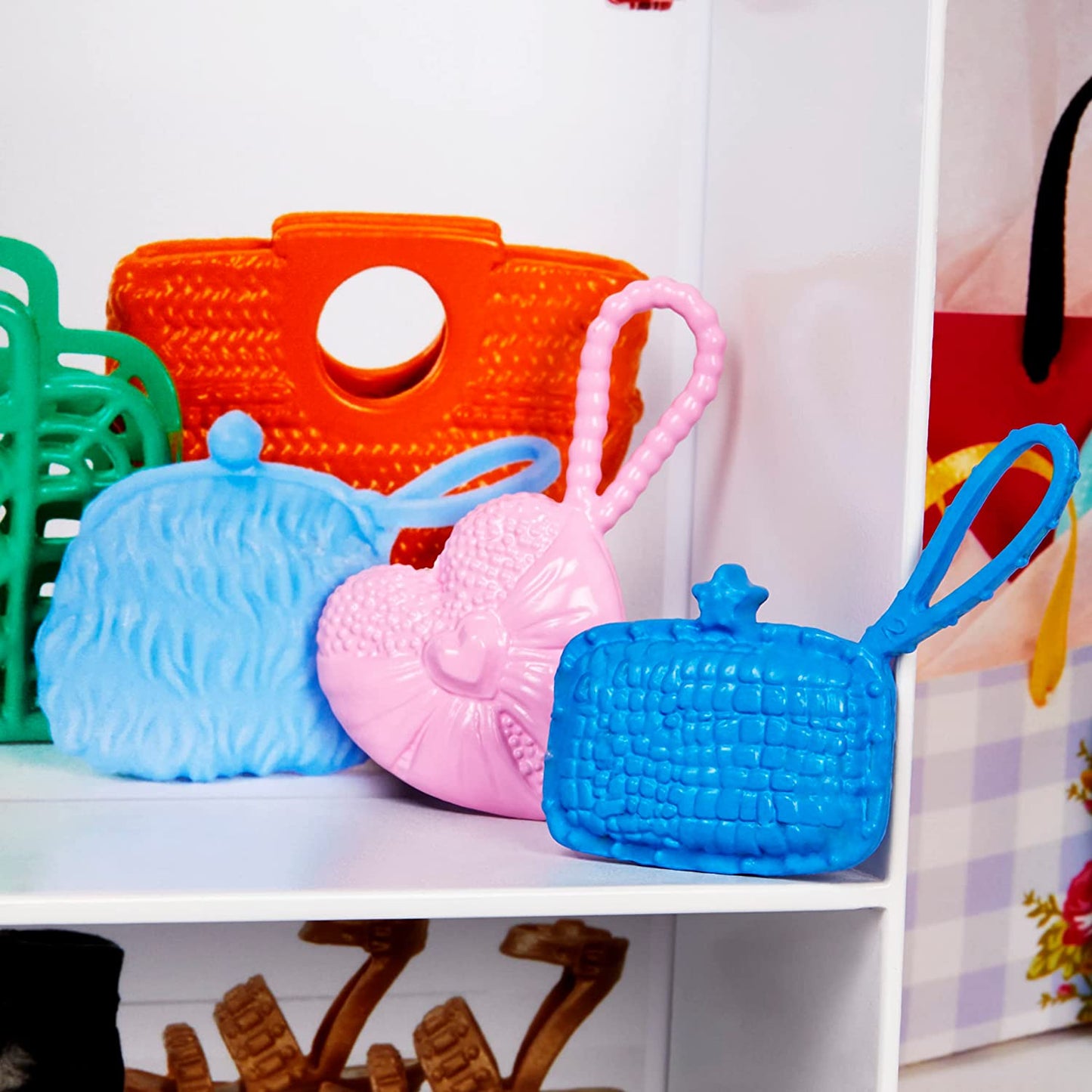 Barbie Fashionistas Kleiderschrank mit Puppe, Puppenmöbel