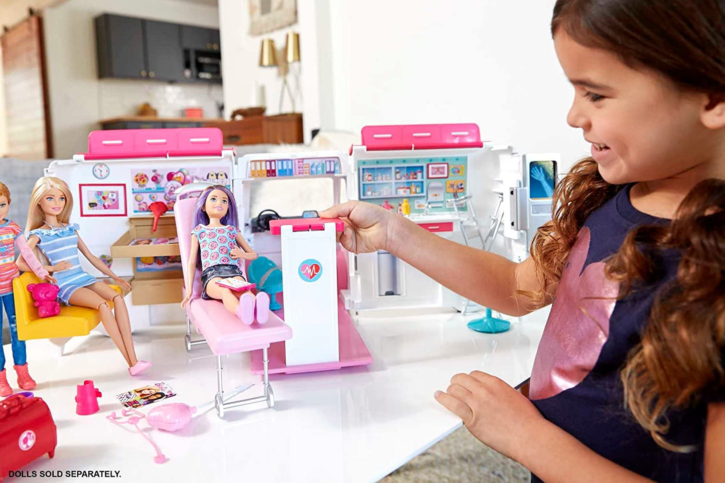 Barbie 2-in-1 Krankenwagen Spielset (mit Licht & Geräuschen), Spielfahrzeug