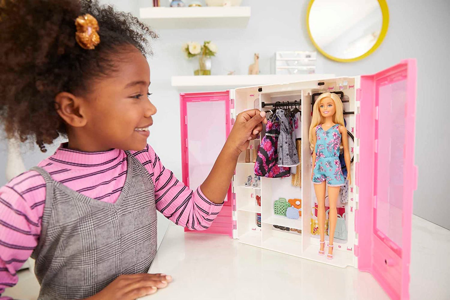 Barbie Fashionistas Kleiderschrank mit Puppe, Puppenmöbel