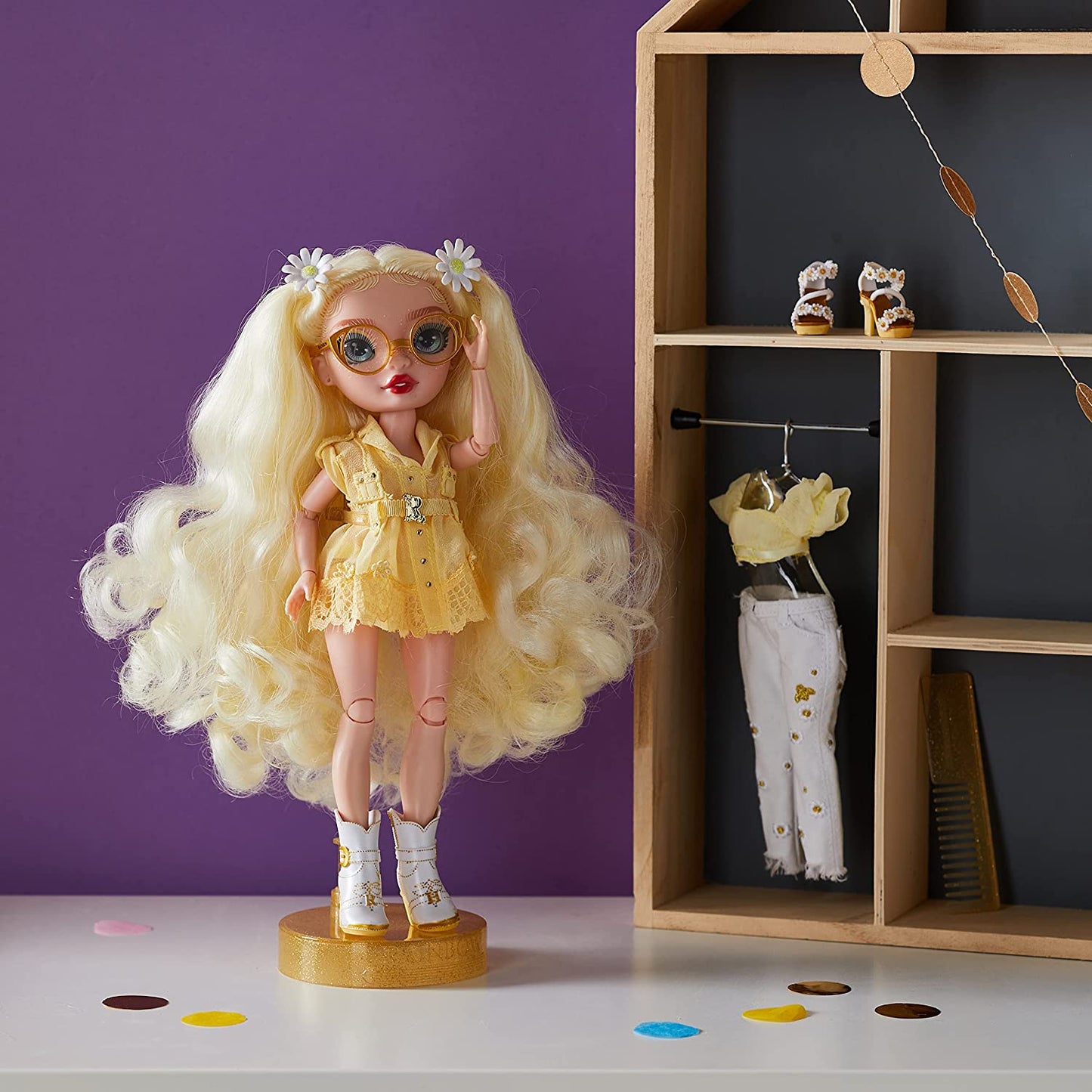 Rainbow High CORE Fashion Doll - Delilah Fields, Puppe, Einzelbett